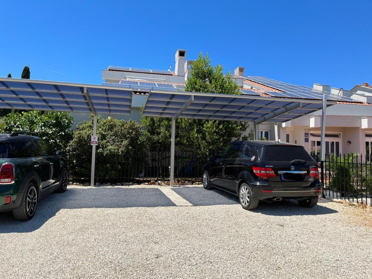 Grey Pearl With Free Ev Ch-Station Apartment Valbandon Exterior photo