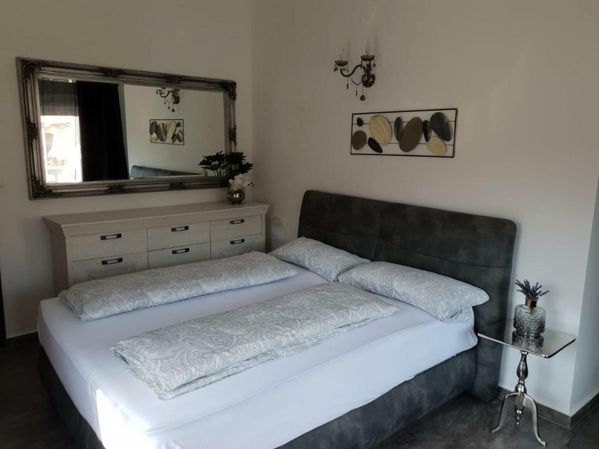 Grey Pearl With Free Ev Ch-Station Apartment Valbandon Exterior photo